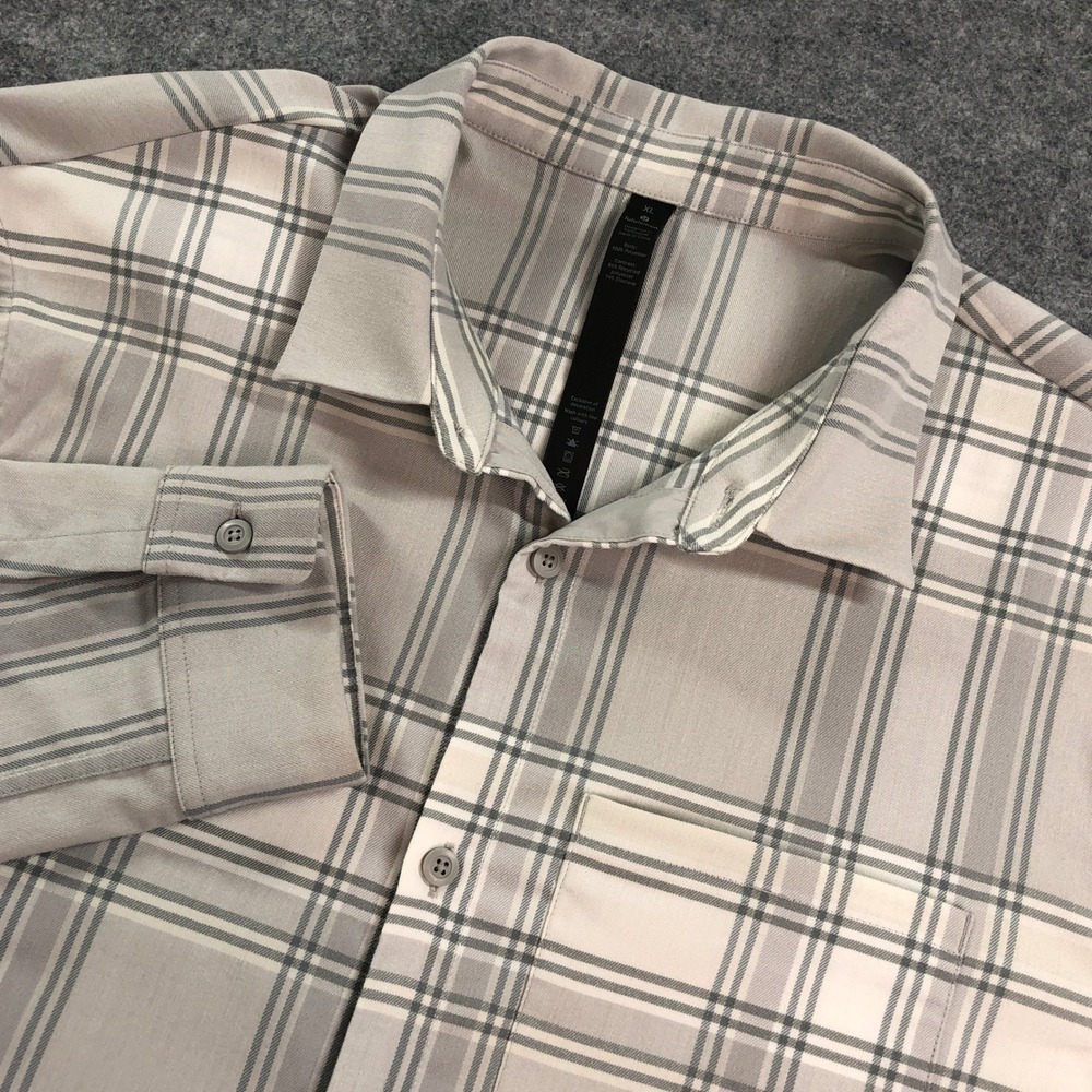 Lululemon Mens Button Up Shirt XL Gray White Plaid Long Sleeve Stretch Logo